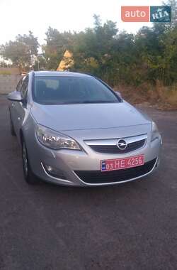 Універсал Opel Astra 2011 в Радивиліві