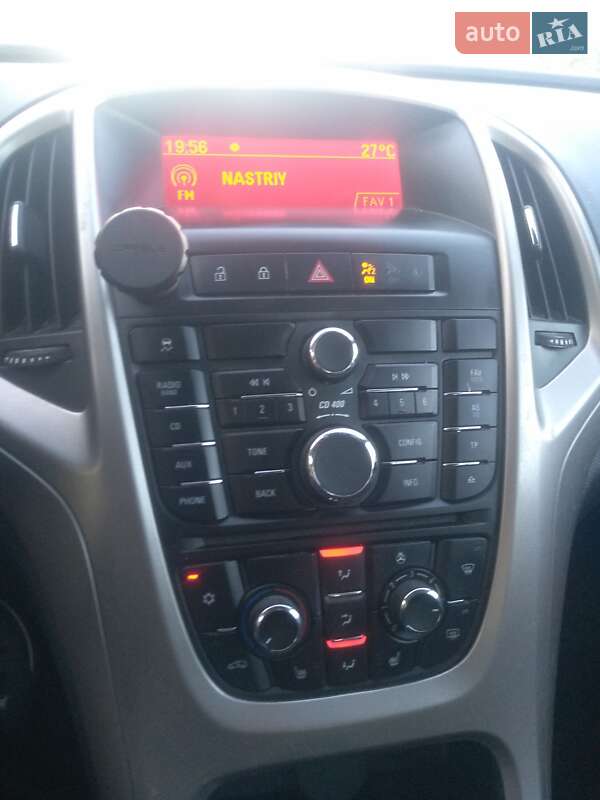 Универсал Opel Astra 2011 в Радивилове
