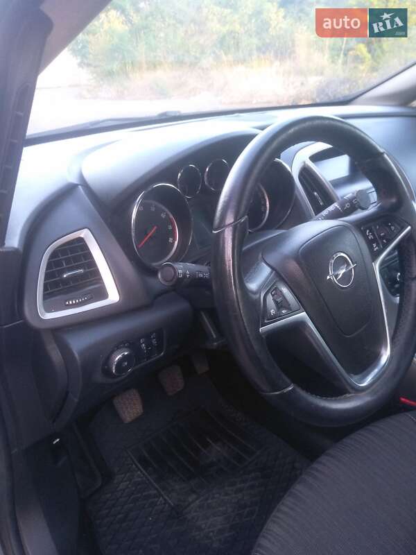 Универсал Opel Astra 2011 в Радивилове