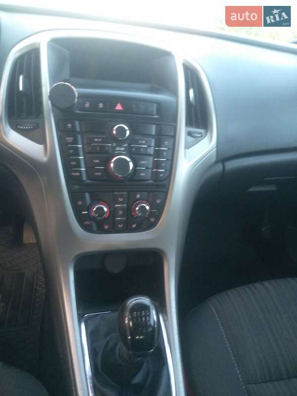 Универсал Opel Astra 2011 в Радивилове