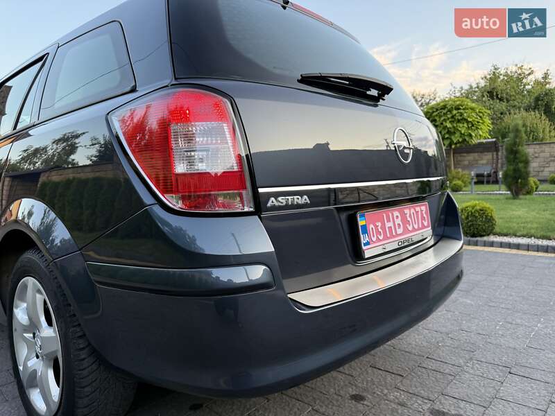 Універсал Opel Astra 2008 в Луцьку