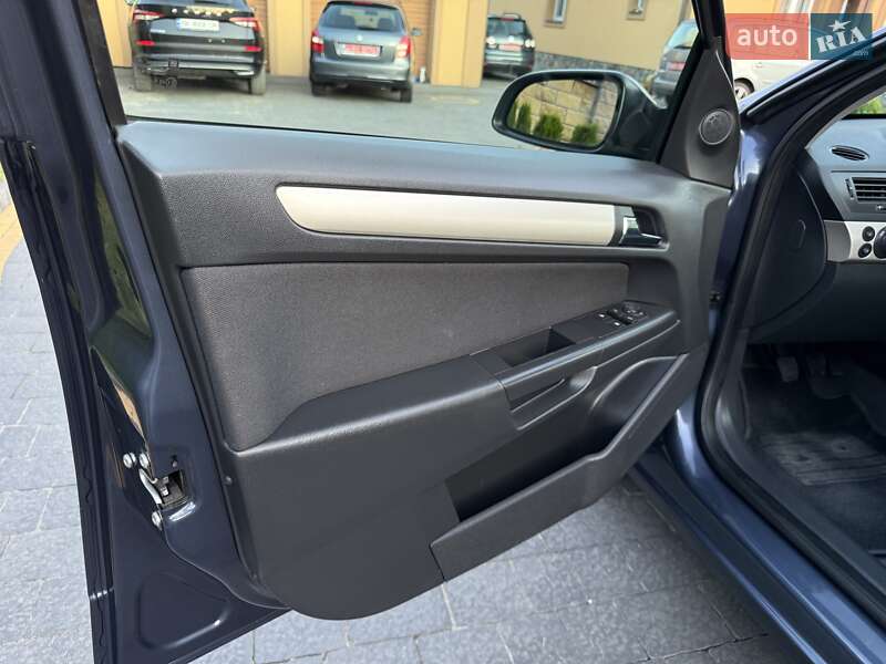 Універсал Opel Astra 2008 в Луцьку