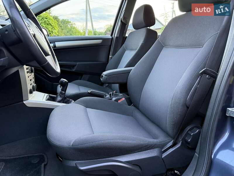 Універсал Opel Astra 2008 в Луцьку