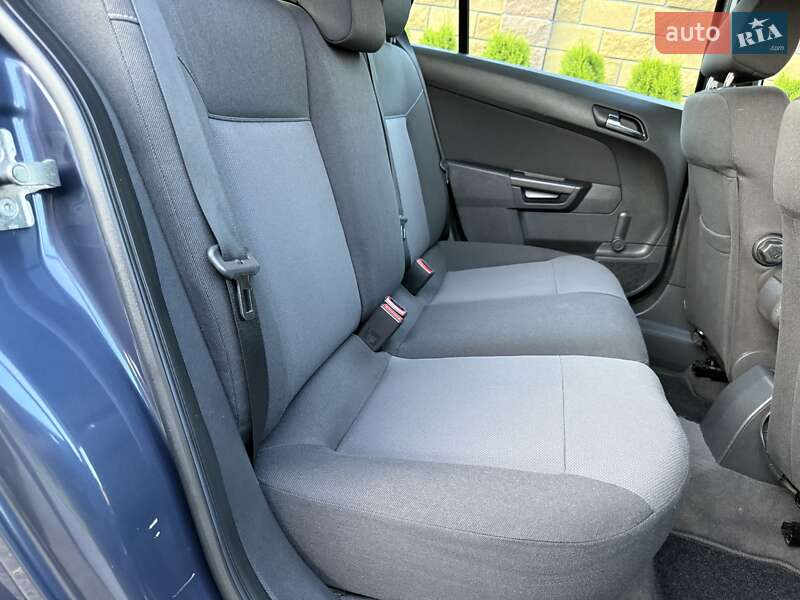 Універсал Opel Astra 2008 в Луцьку