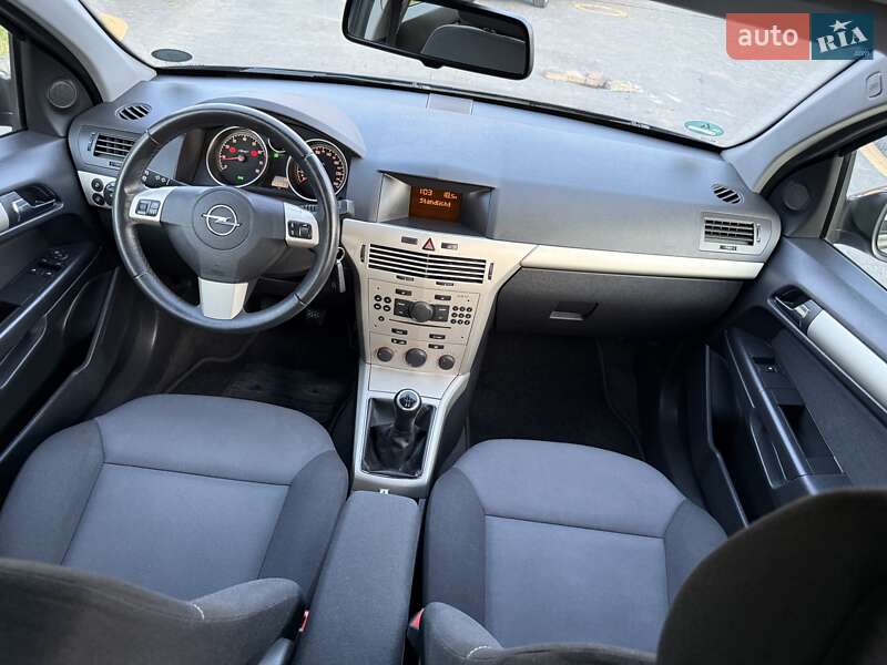 Універсал Opel Astra 2008 в Луцьку