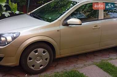 Хетчбек Opel Astra 2005 в Рівному