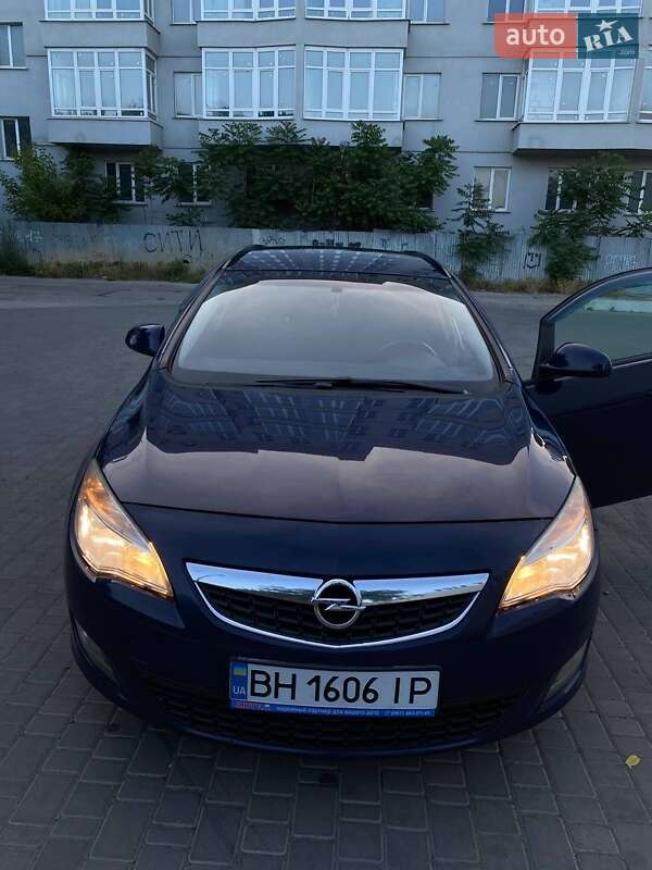 Opel Astra 2012