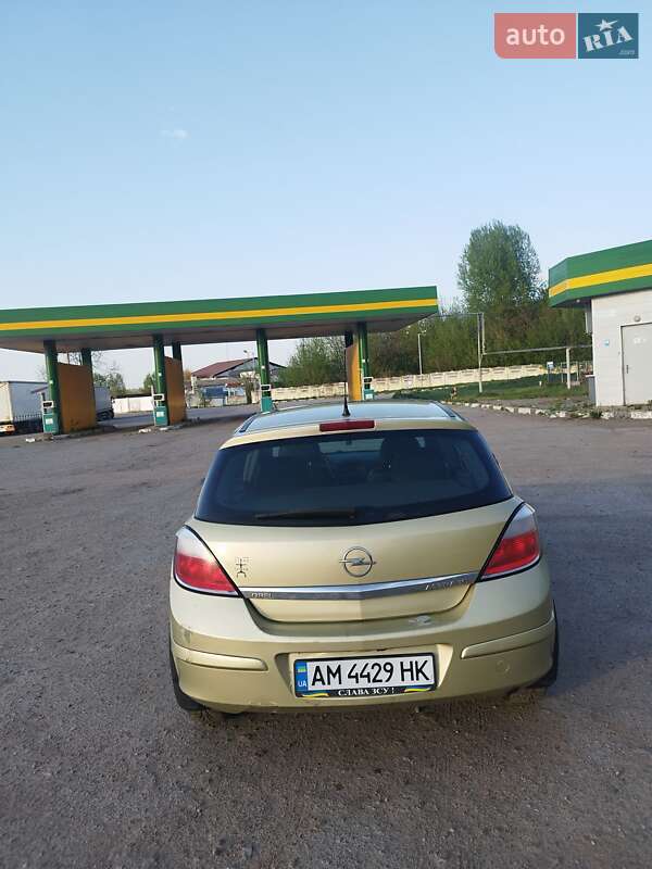 Хэтчбек Opel Astra 2005 в Житомире