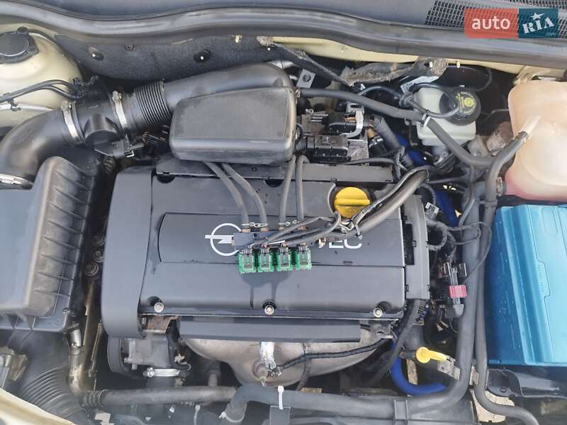 Хэтчбек Opel Astra 2005 в Житомире