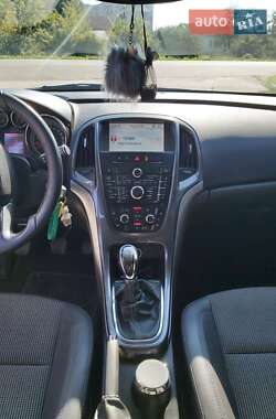 Универсал Opel Astra 2012 в 