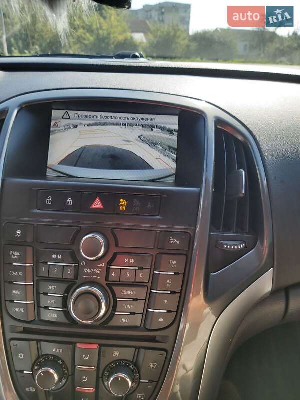 Универсал Opel Astra 2012 в Нововолынске