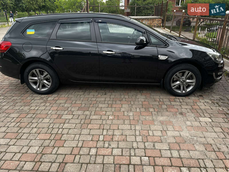 Универсал Opel Astra 2015 в Ивано-Франковске