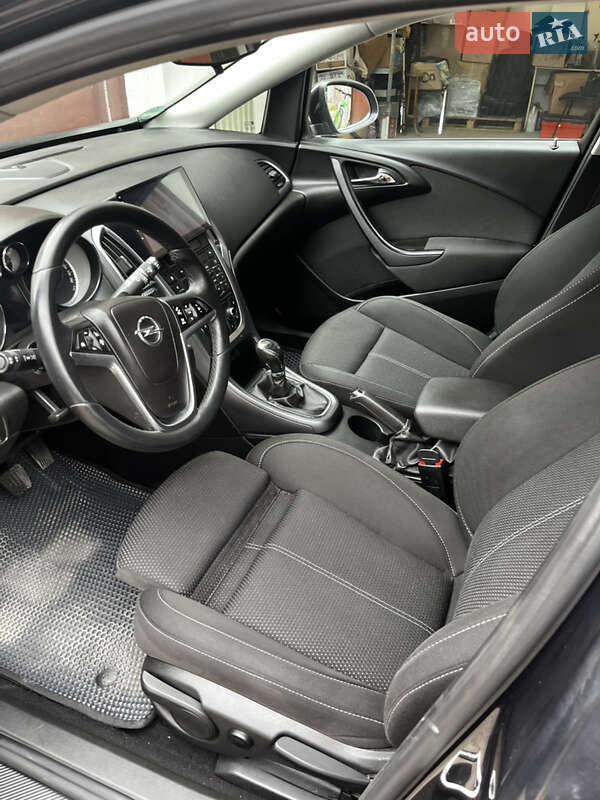 Универсал Opel Astra 2015 в Ивано-Франковске