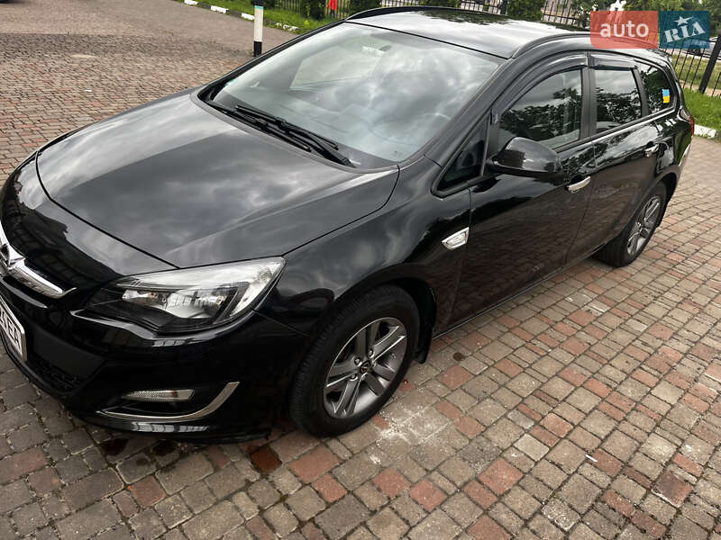Универсал Opel Astra 2015 в Ивано-Франковске