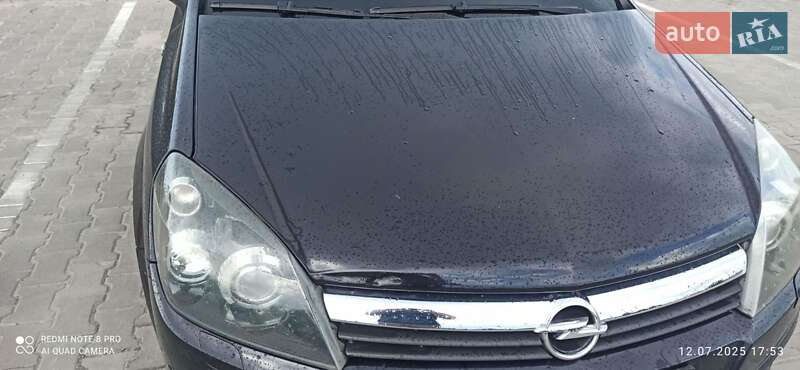 Хэтчбек Opel Astra 2005 в Вараше