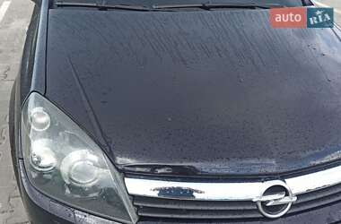 Хэтчбек Opel Astra 2005 в 
