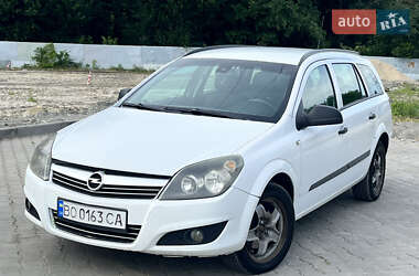 Універсал Opel Astra 2011 в Тернополі