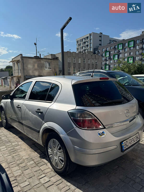 Хэтчбек Opel Astra 2008 в Львове