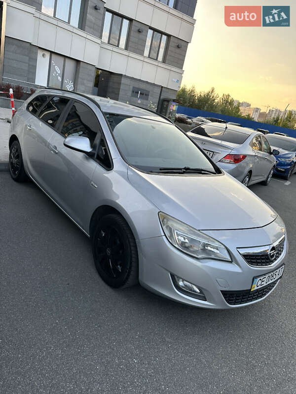 Opel Astra 2011