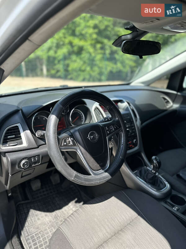Универсал Opel Astra 2011 в Житомире