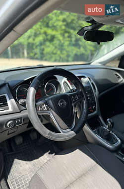 Универсал Opel Astra 2011 в 