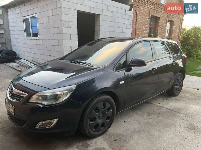 Универсал Opel Astra 2011 в 
