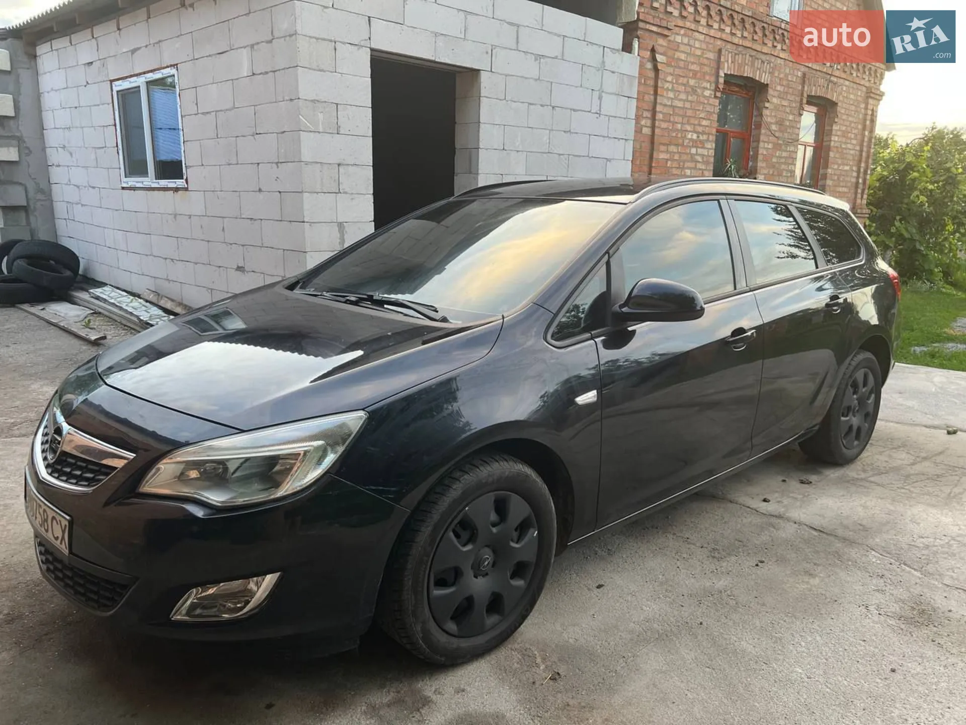 2011 Opel Astra - фото 1