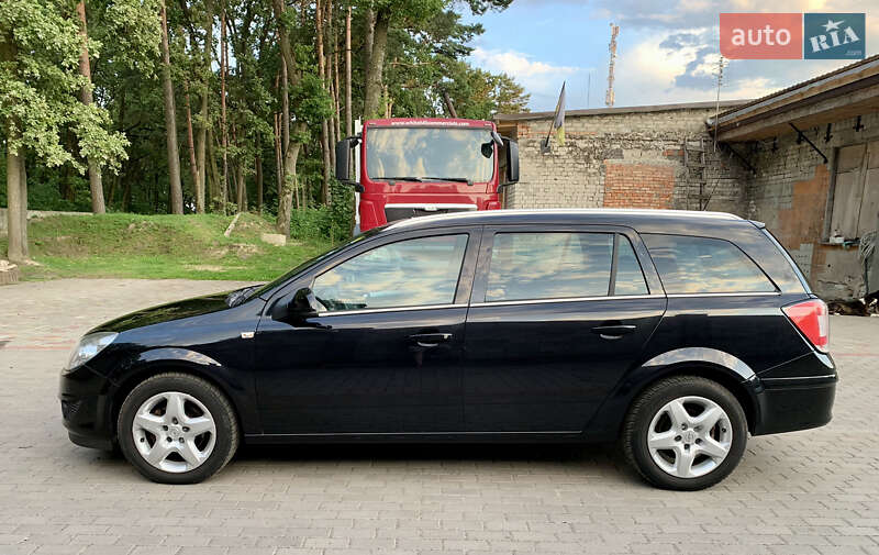 Універсал Opel Astra 2009 в Луцьку