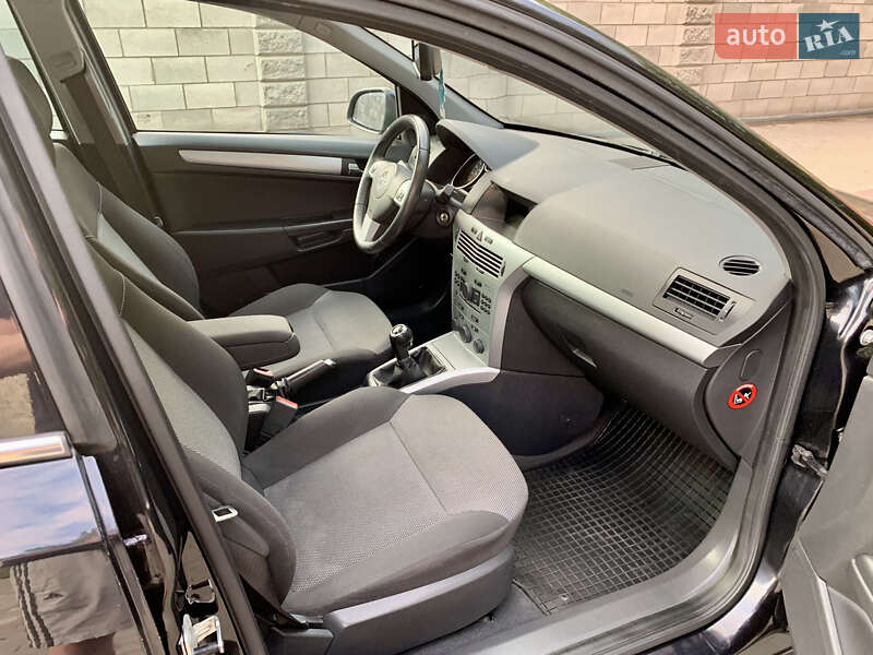 Універсал Opel Astra 2009 в Луцьку