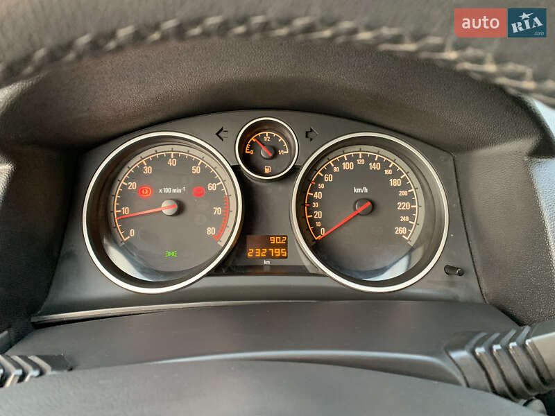 Універсал Opel Astra 2009 в Луцьку