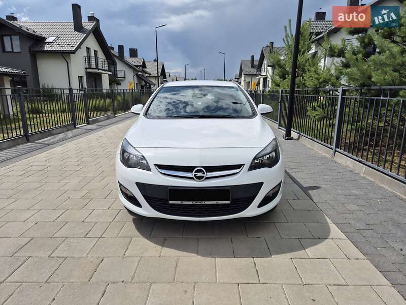 Седан Opel Astra 2017 в Львове