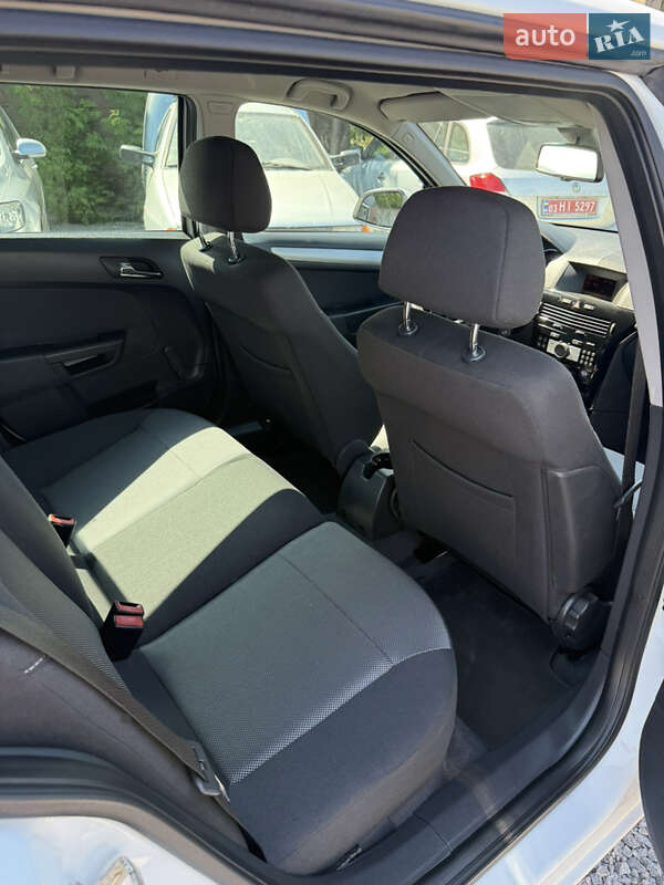 Универсал Opel Astra 2010 в Белой Церкви