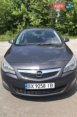 Универсал Opel Astra 2011 в Полонном