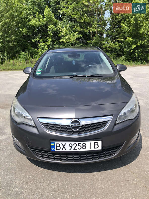 Универсал Opel Astra 2011 в 