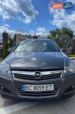 Универсал Opel Astra 2010 в 