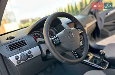 Универсал Opel Astra 2010 в 