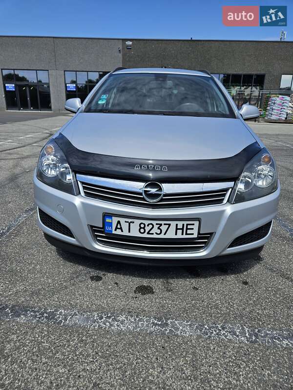 Универсал Opel Astra 2010 в Богородчанах