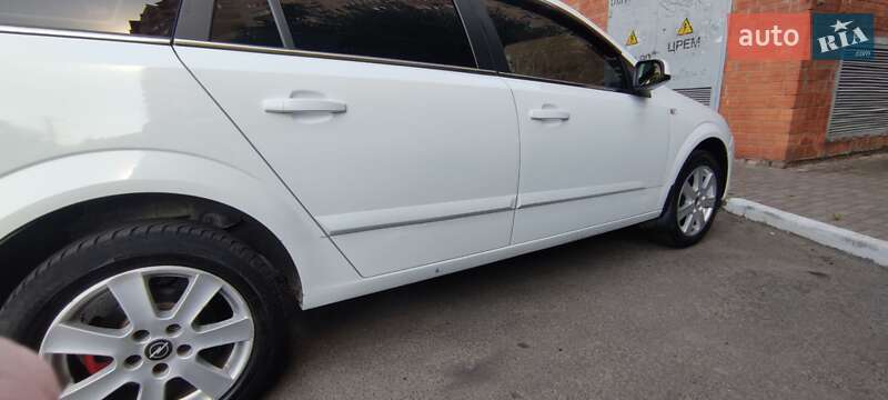 Универсал Opel Astra 2008 в Михайло-Ларином