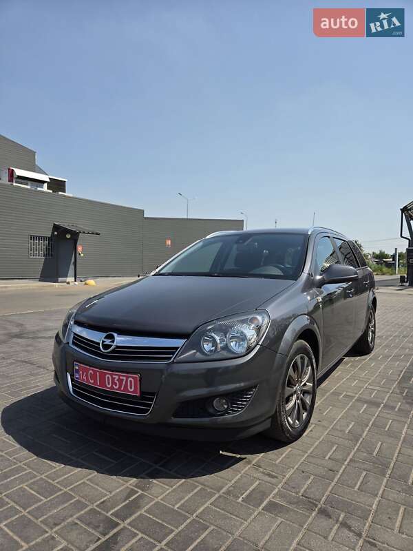 Универсал Opel Astra 2010 в Днепре