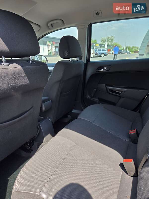 Универсал Opel Astra 2010 в Днепре
