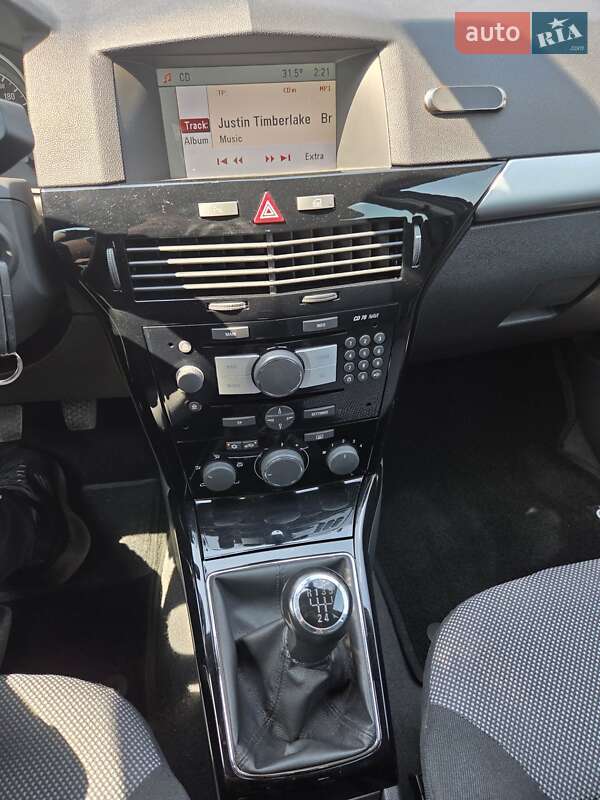Универсал Opel Astra 2010 в Днепре
