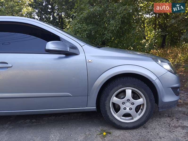 Хэтчбек Opel Astra 2008 в Виннице
