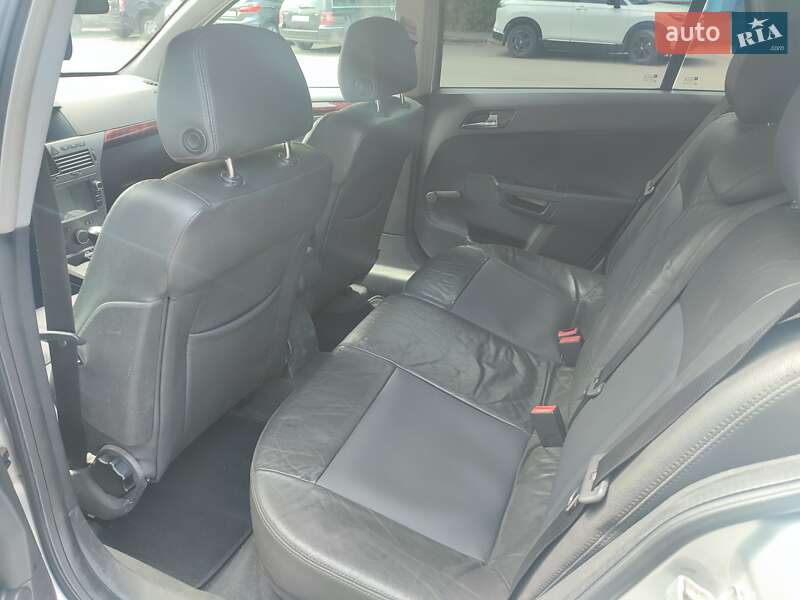 Универсал Opel Astra 2004 в Ужгороде