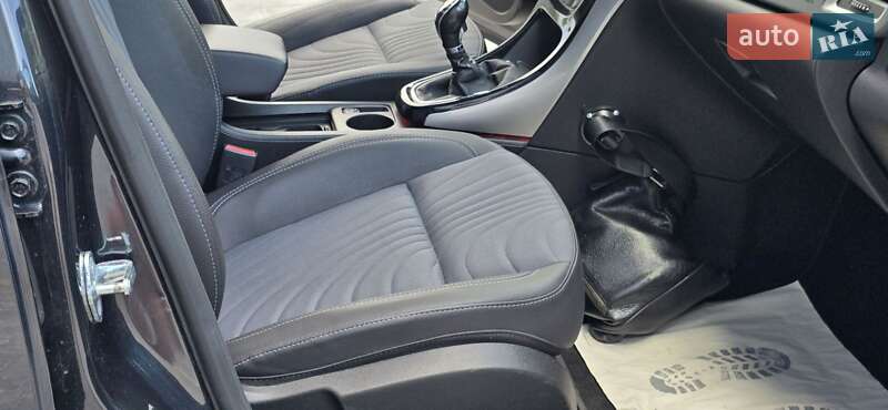 Универсал Opel Astra 2015 в Стрые