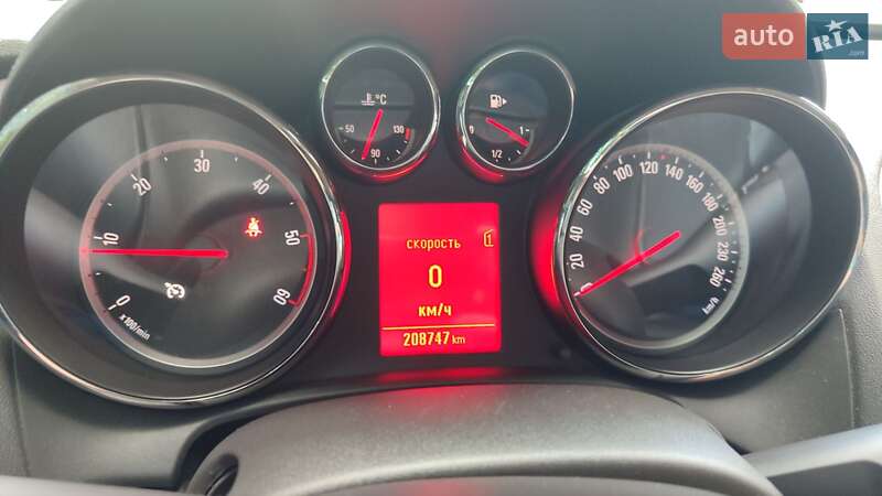 Универсал Opel Astra 2014 в Первомайске