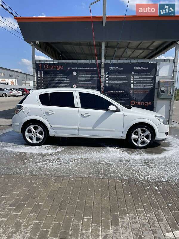 Хэтчбек Opel Astra 2006 в Львове