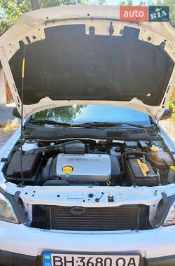 Хэтчбек Opel Astra 1998 в 