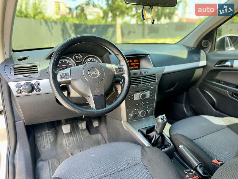 Універсал Opel Astra 2005 в Івано-Франківську