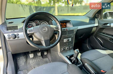 Универсал Opel Astra 2005 в 