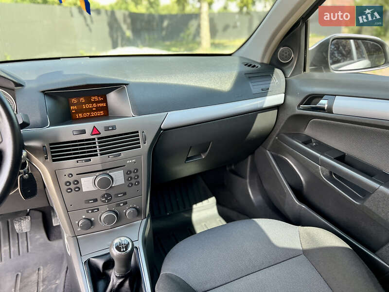 Універсал Opel Astra 2005 в Івано-Франківську